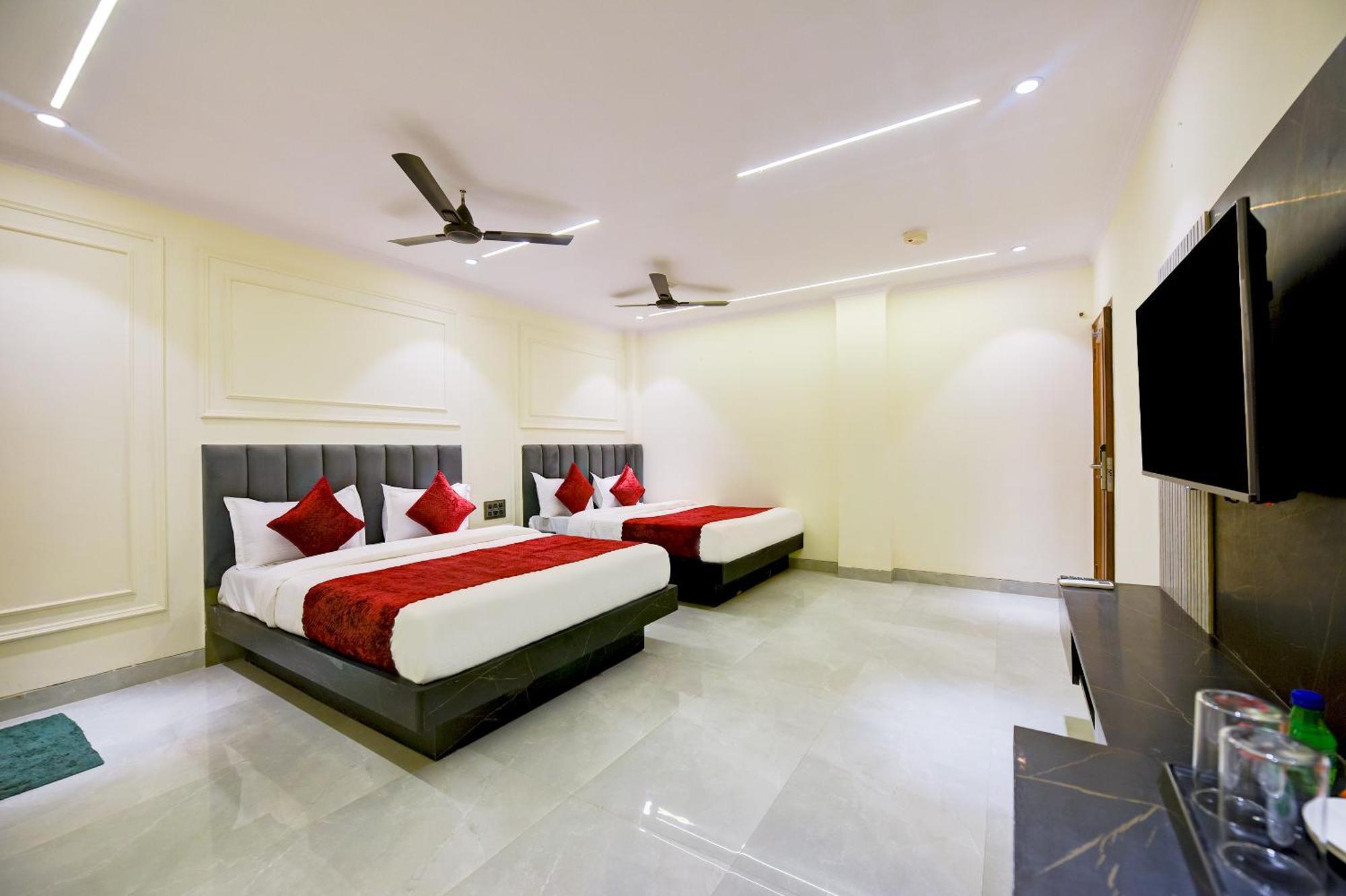 Hotel Surya Plaza New Delhi Buitenkant foto