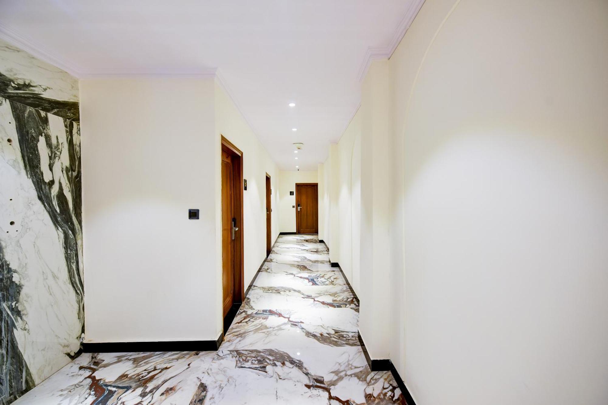 Hotel Surya Plaza New Delhi Buitenkant foto