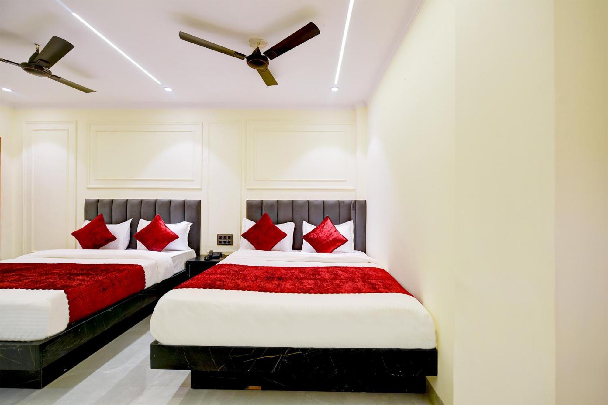 Hotel Surya Plaza New Delhi Buitenkant foto
