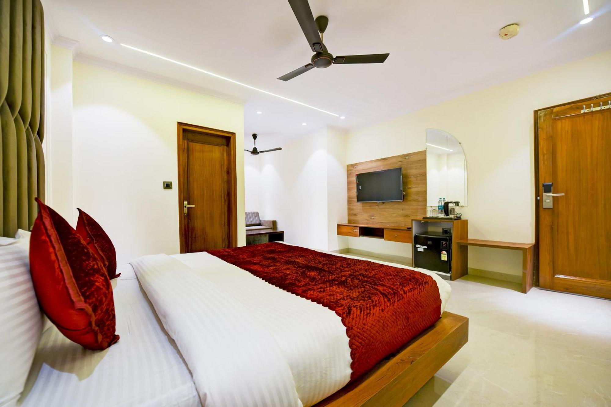 Hotel Surya Plaza New Delhi Buitenkant foto