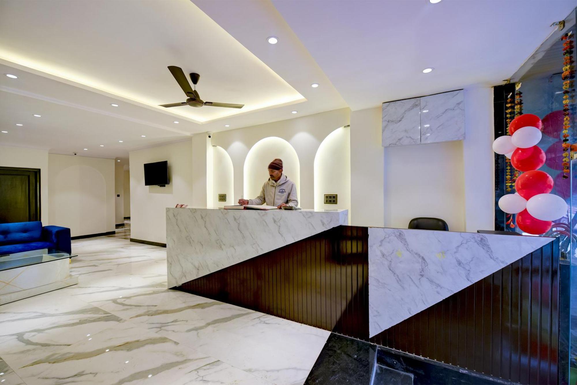 Hotel Surya Plaza New Delhi Buitenkant foto