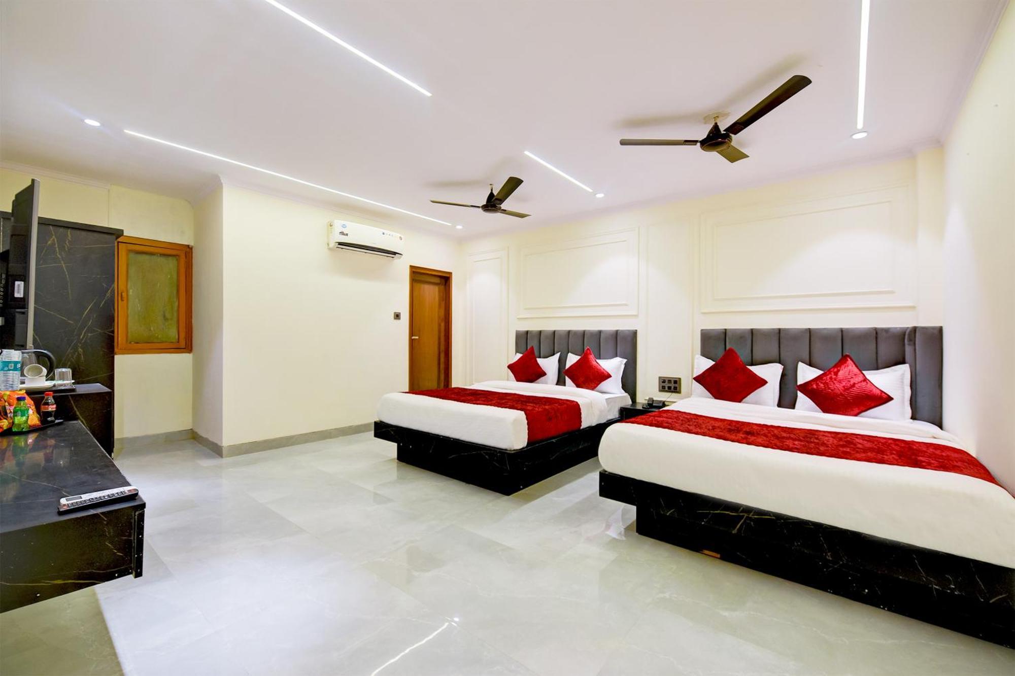 Hotel Surya Plaza New Delhi Buitenkant foto