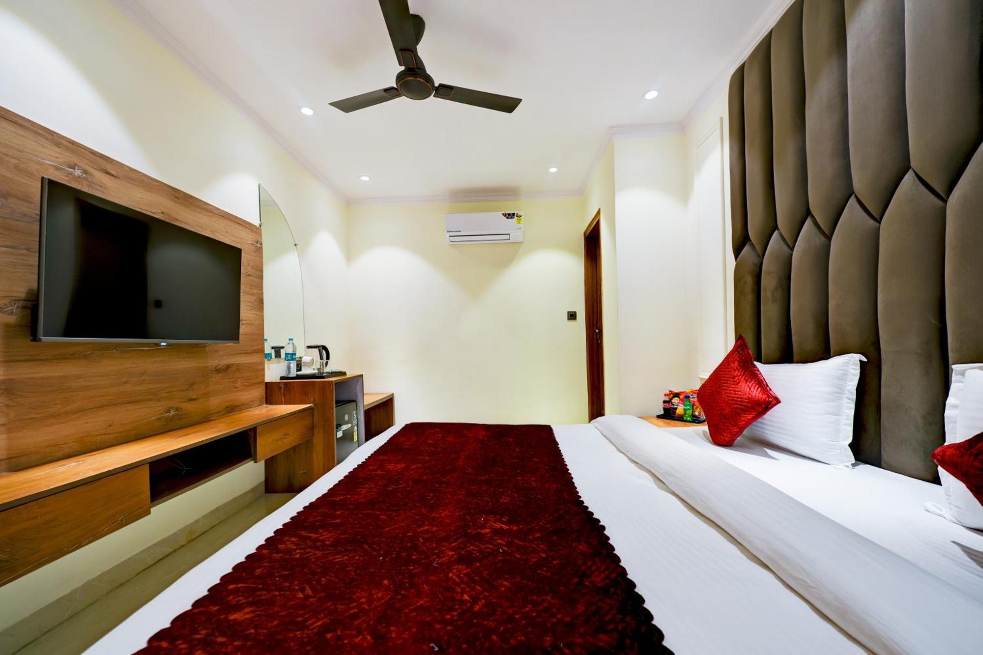 Hotel Surya Plaza New Delhi Buitenkant foto