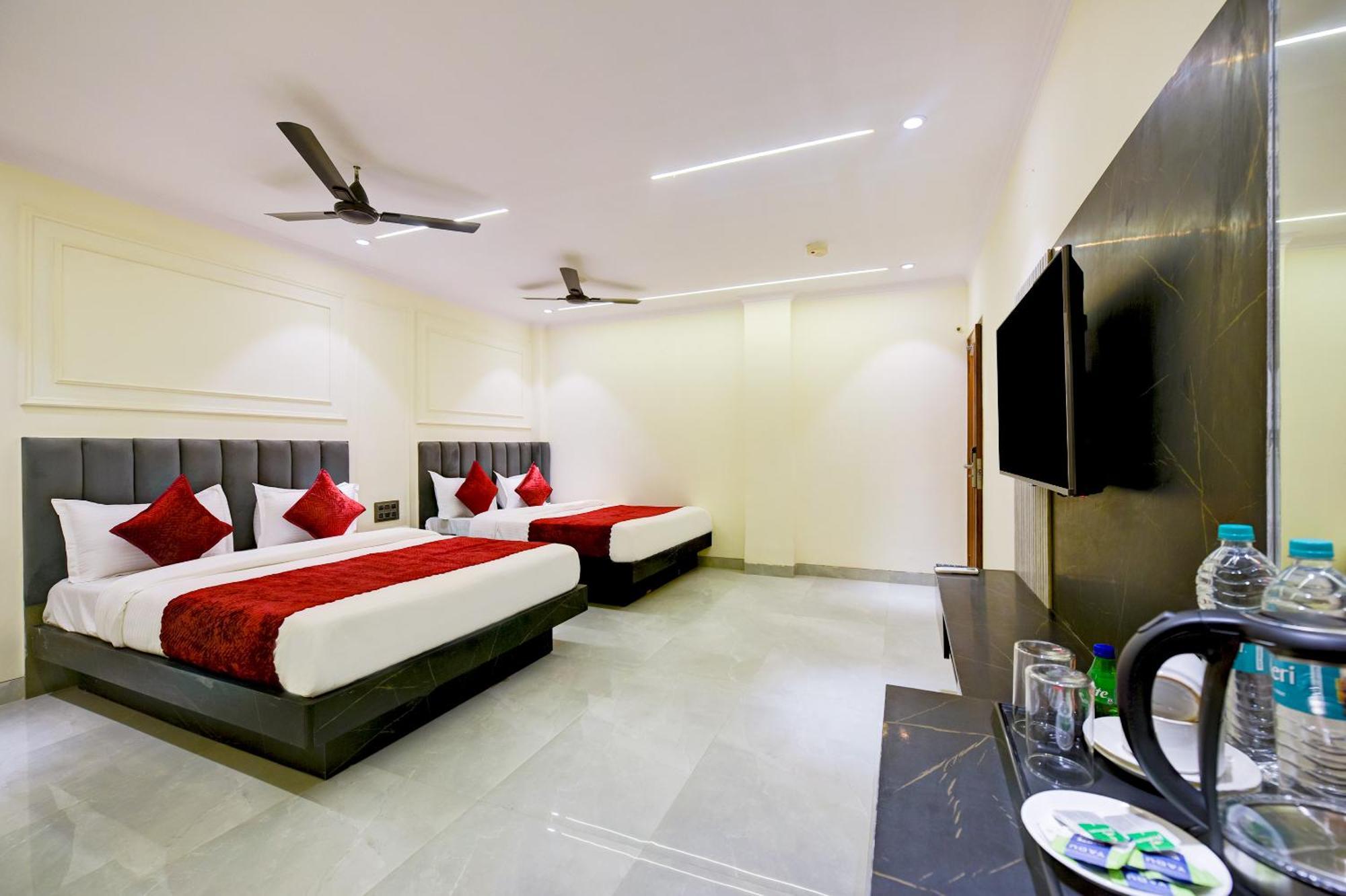 Hotel Surya Plaza New Delhi Buitenkant foto