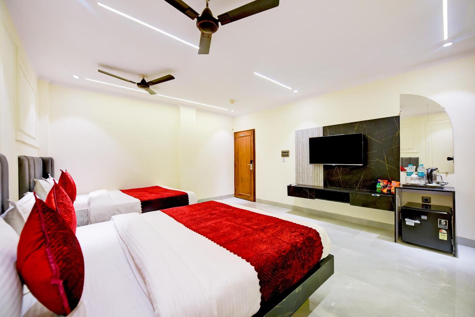Hotel Surya Plaza New Delhi Buitenkant foto