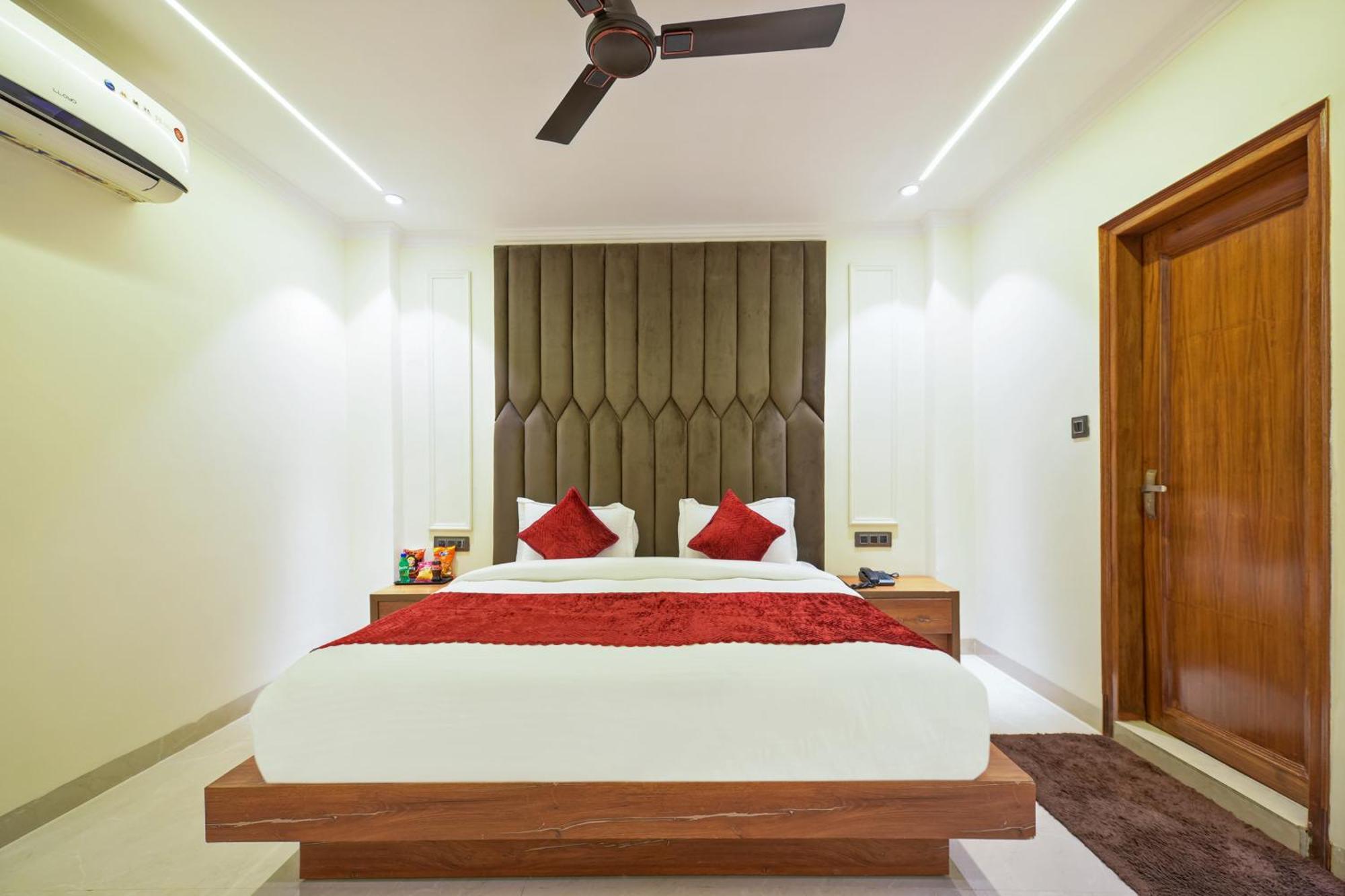 Hotel Surya Plaza New Delhi Buitenkant foto