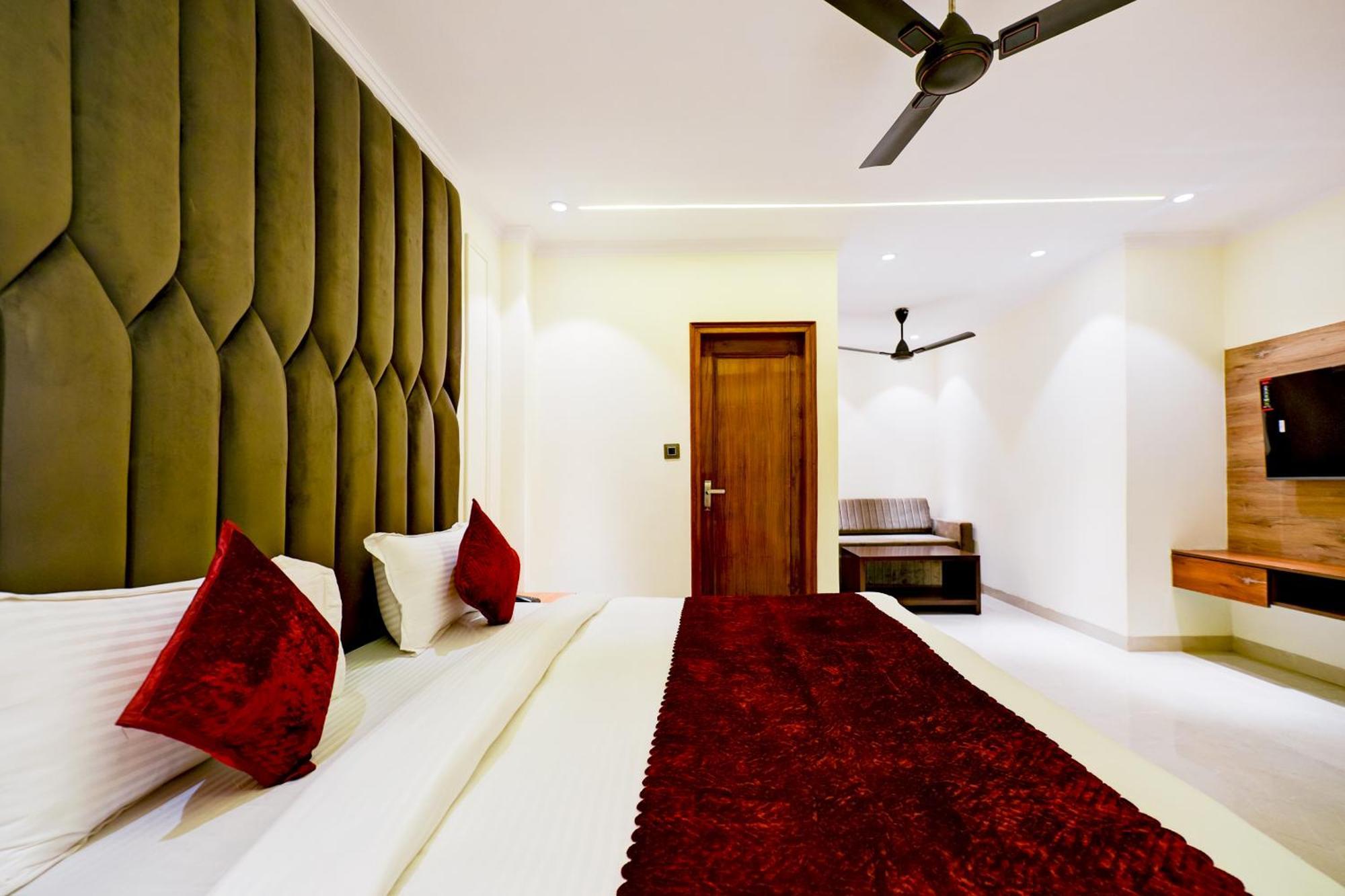 Hotel Surya Plaza New Delhi Buitenkant foto