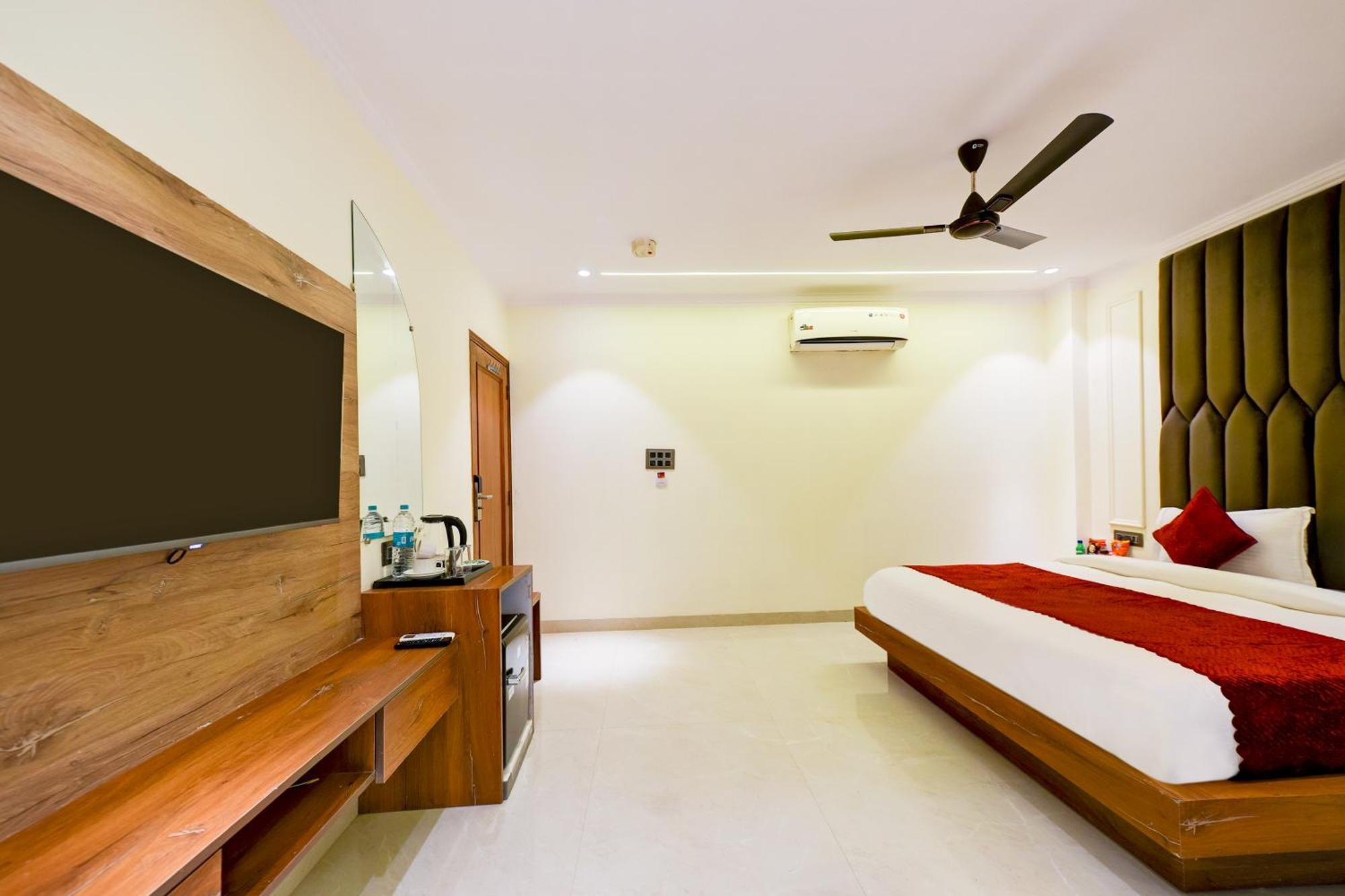 Hotel Surya Plaza New Delhi Buitenkant foto
