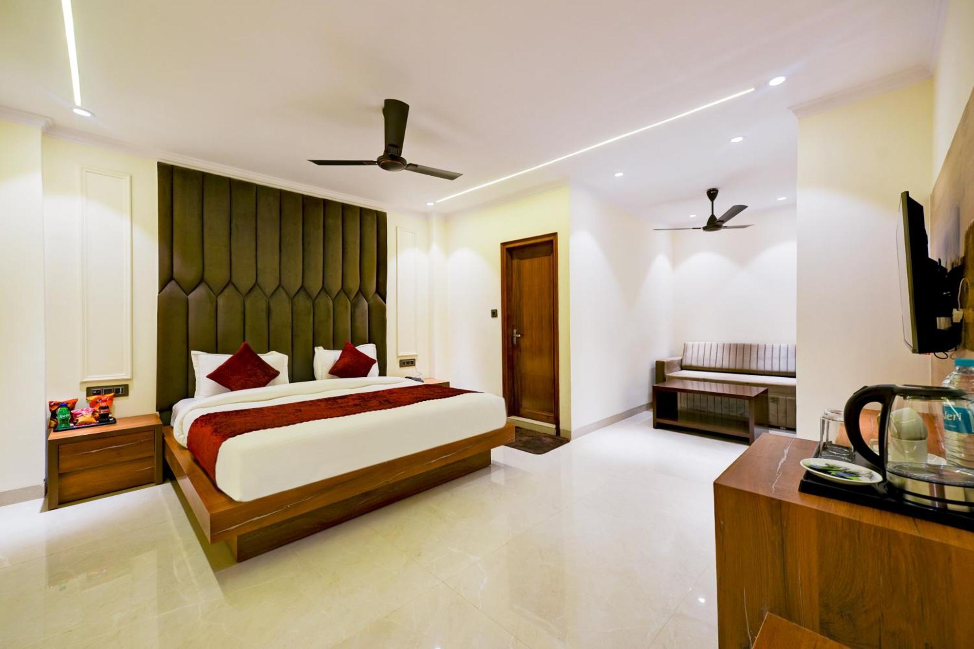 Hotel Surya Plaza New Delhi Buitenkant foto