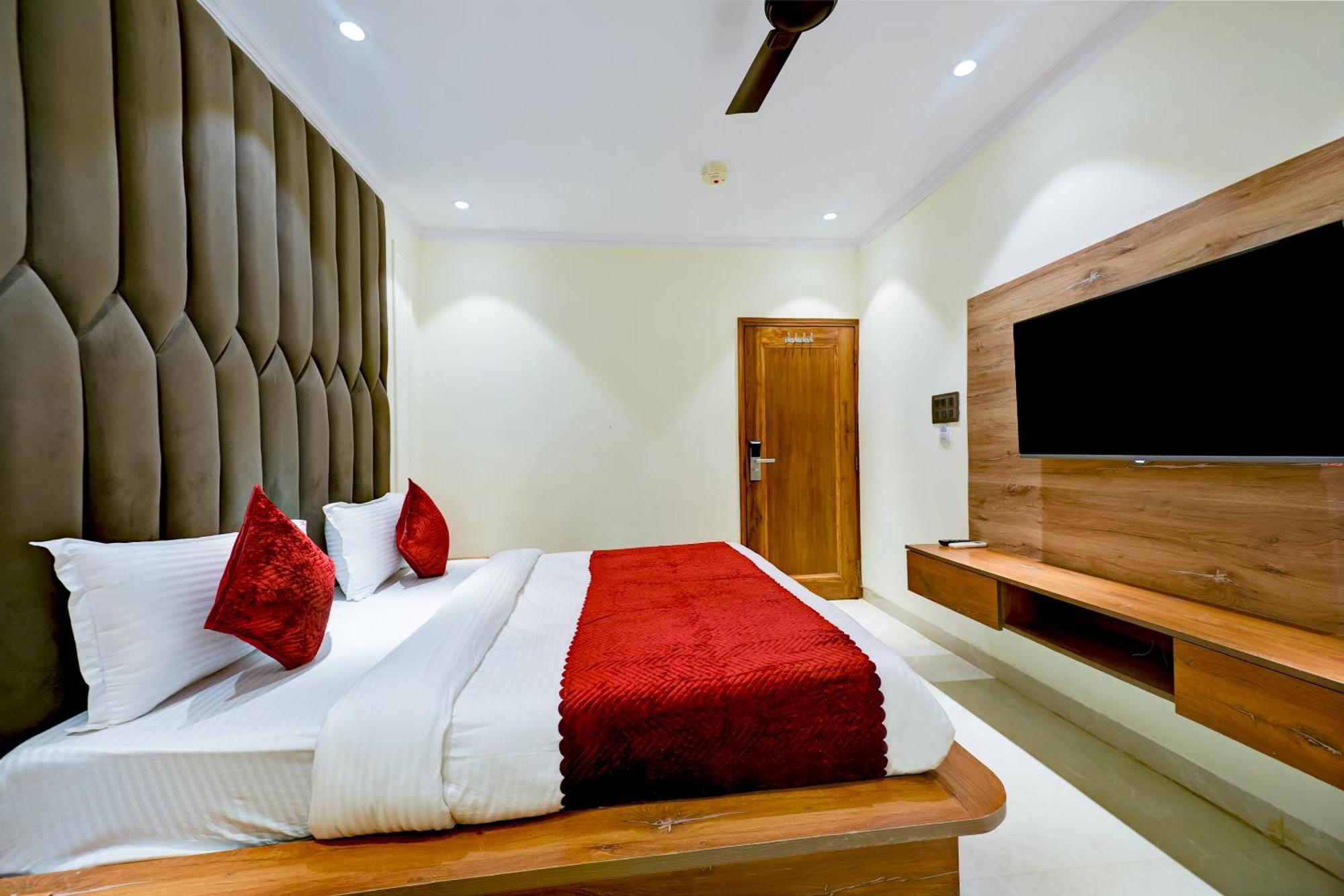 Hotel Surya Plaza New Delhi Buitenkant foto
