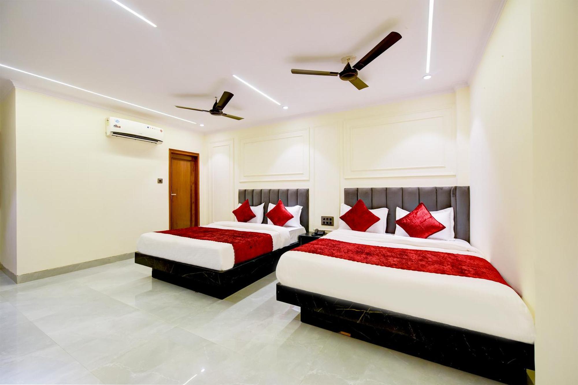 Hotel Surya Plaza New Delhi Buitenkant foto