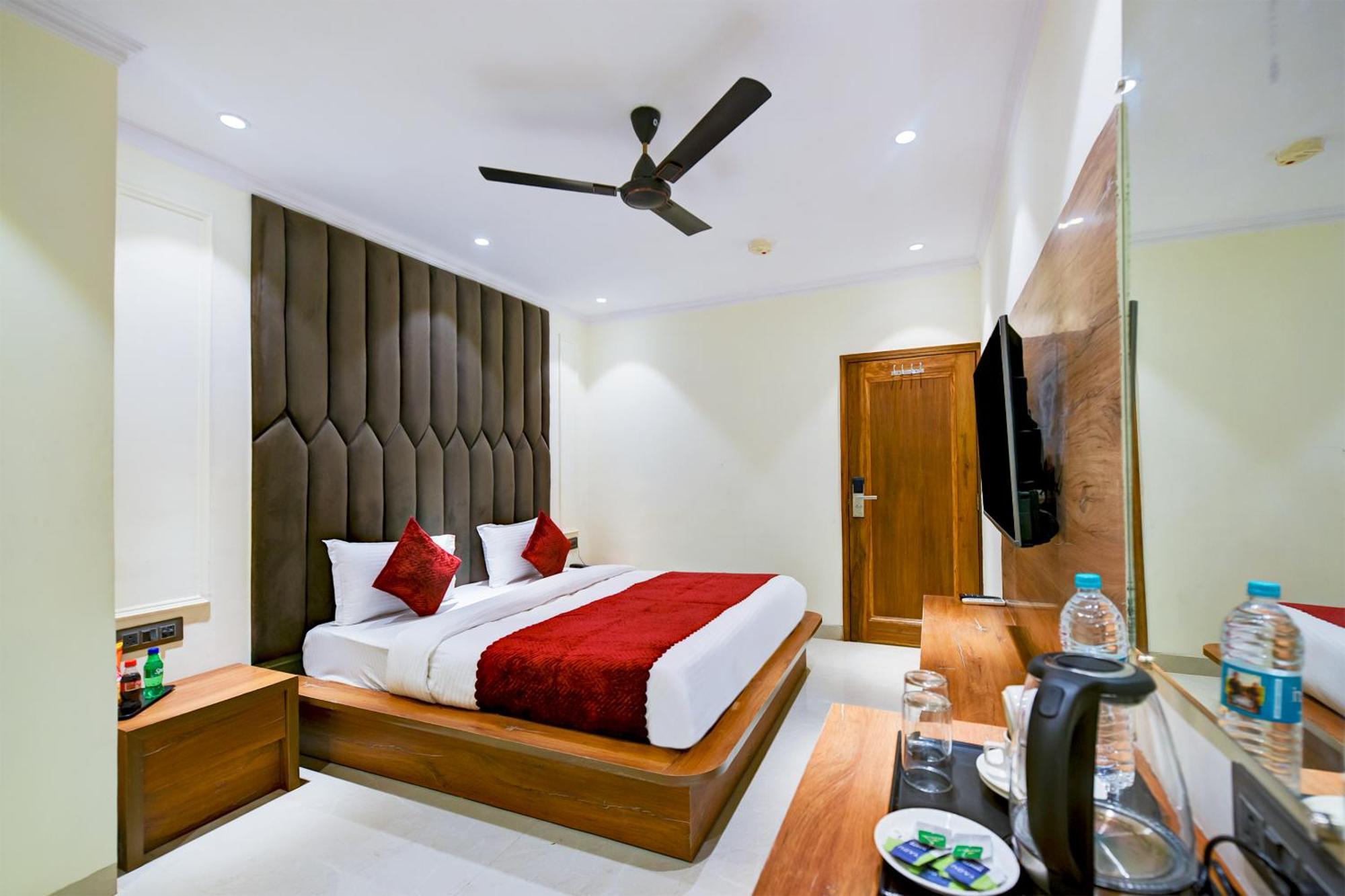 Hotel Surya Plaza New Delhi Buitenkant foto