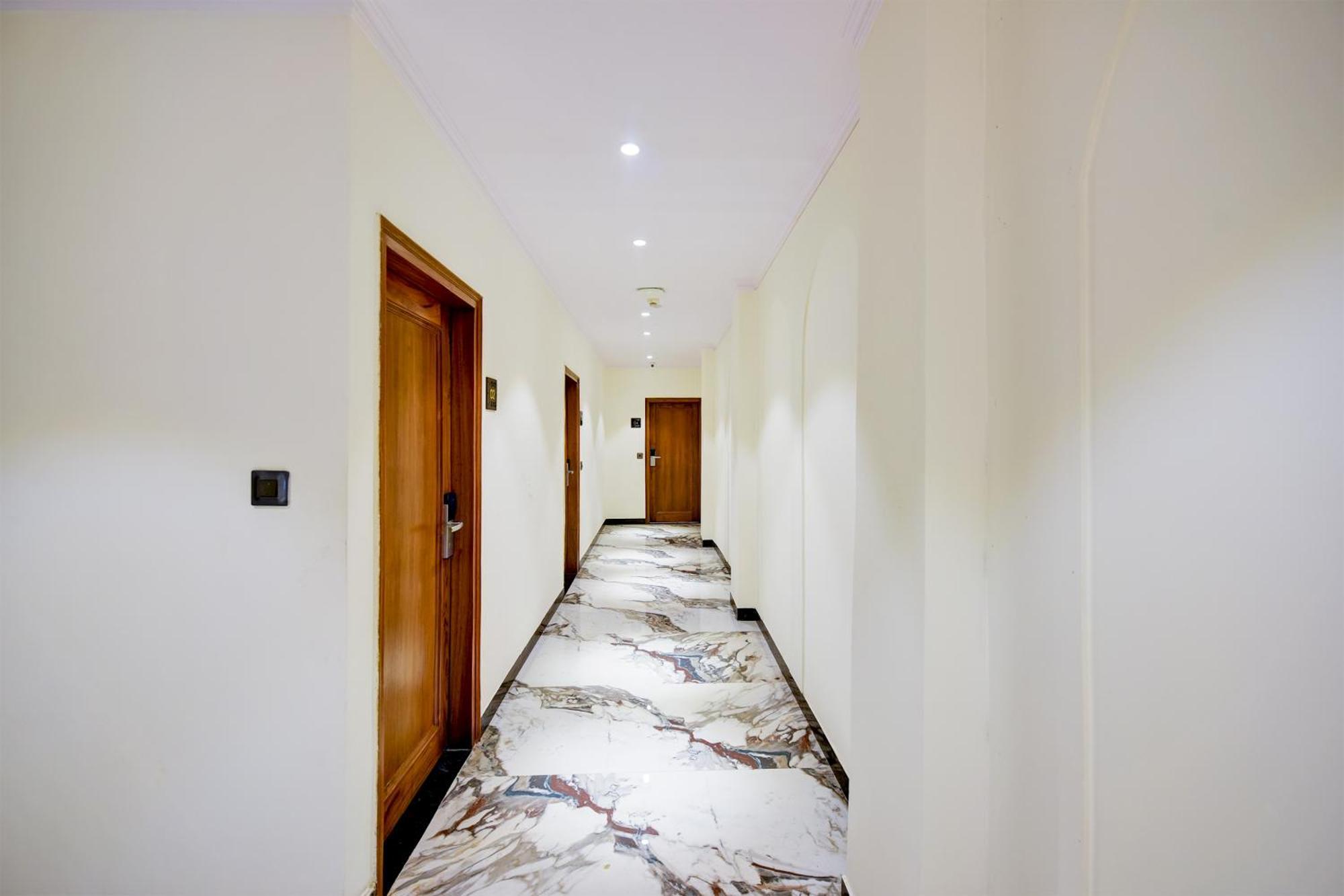 Hotel Surya Plaza New Delhi Buitenkant foto