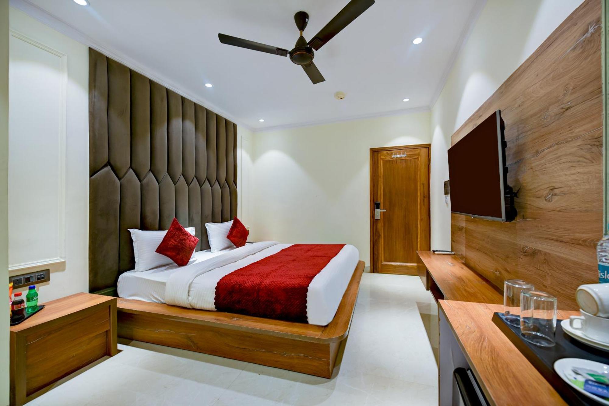 Hotel Surya Plaza New Delhi Buitenkant foto