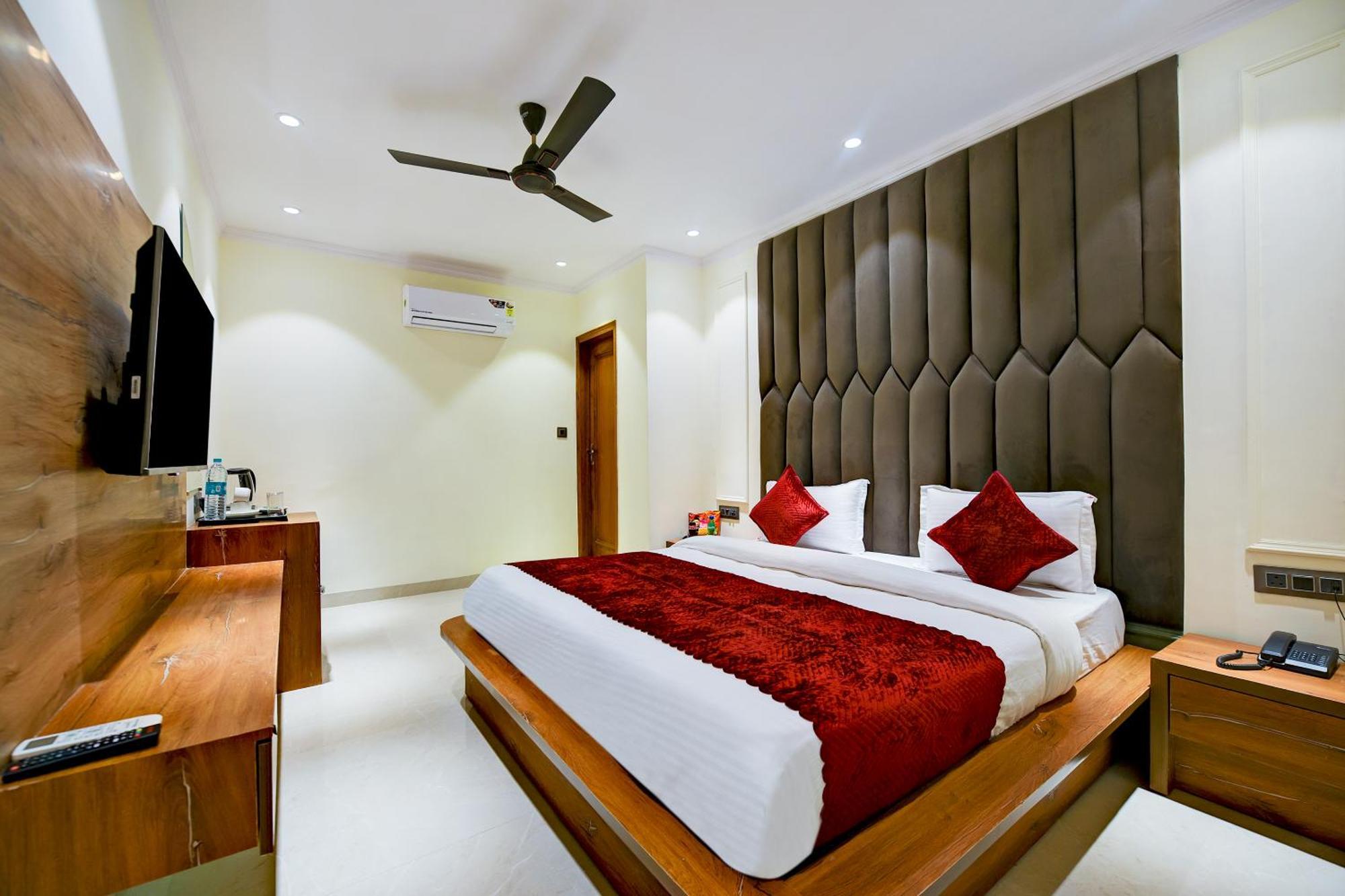 Hotel Surya Plaza New Delhi Buitenkant foto