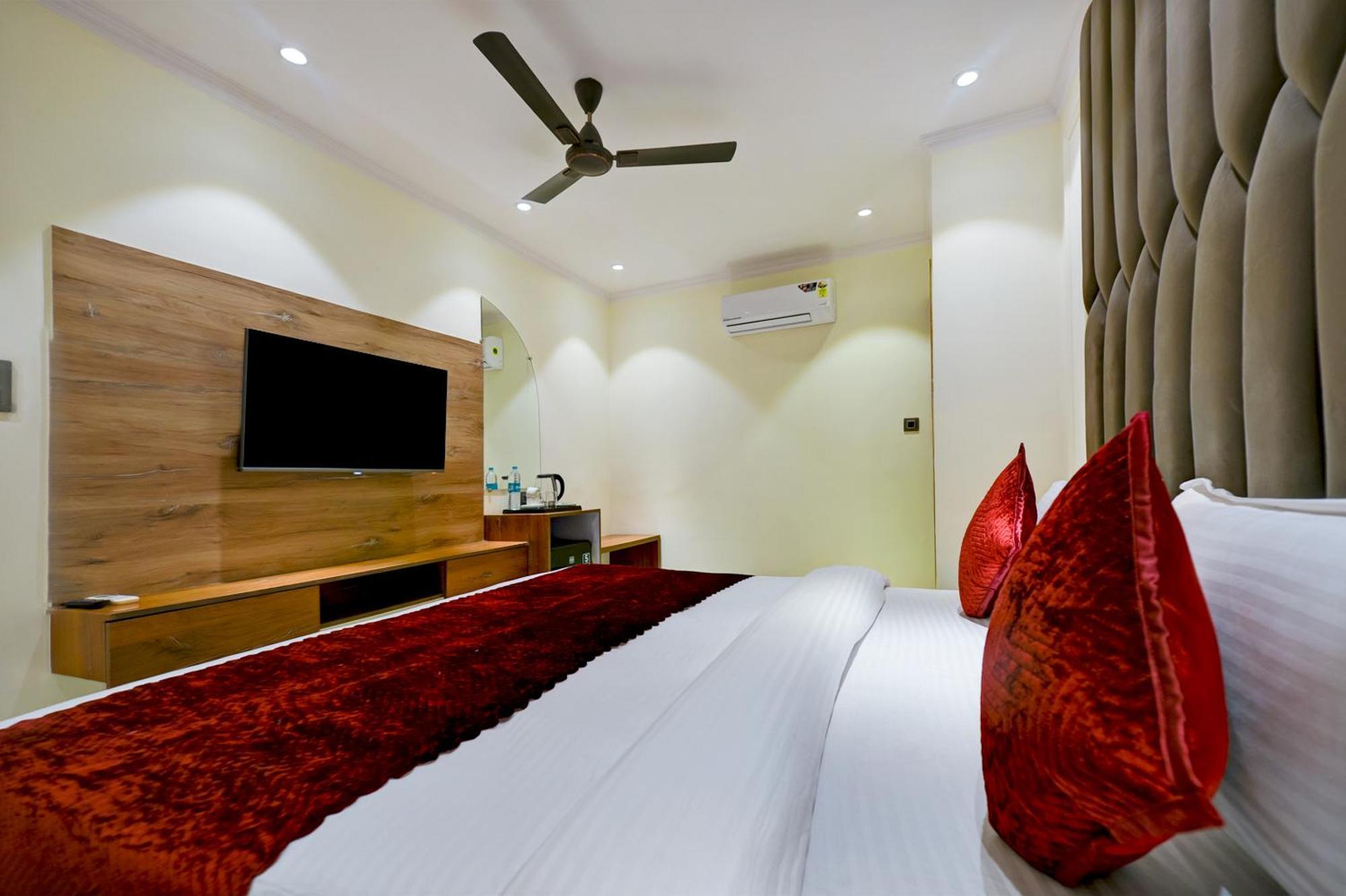 Hotel Surya Plaza New Delhi Kamer foto