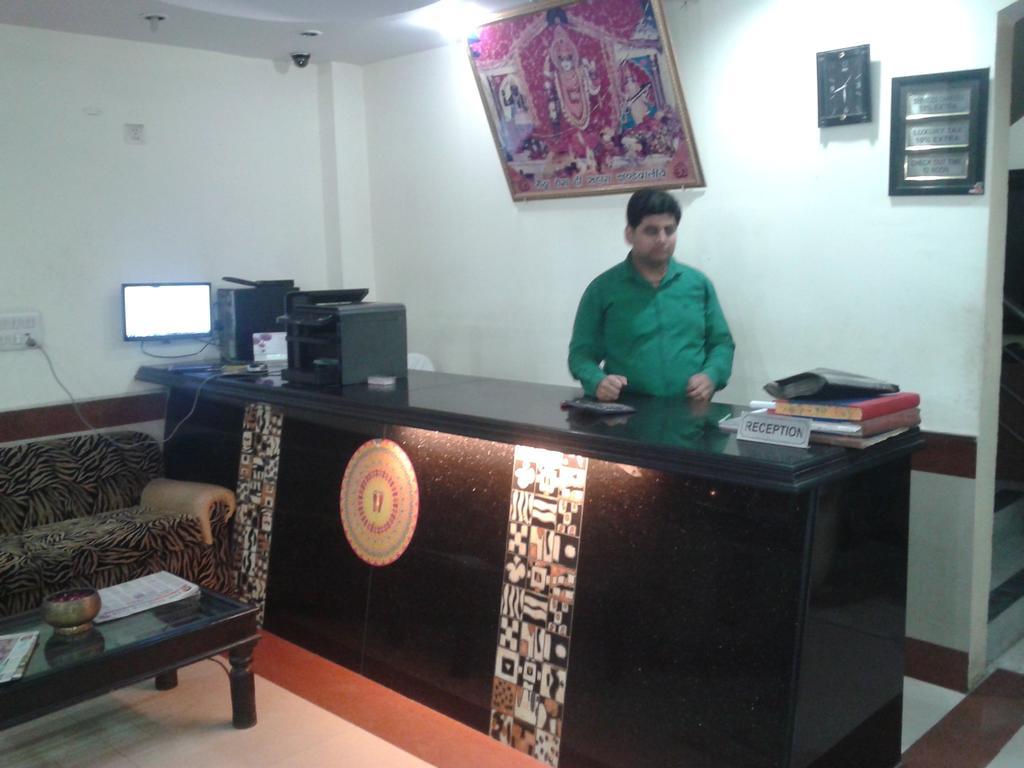 Hotel Surya Plaza New Delhi Buitenkant foto
