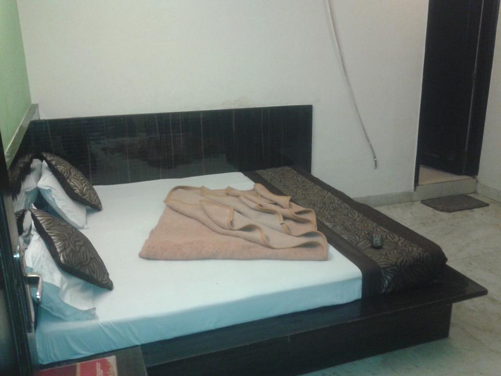 Hotel Surya Plaza New Delhi Buitenkant foto