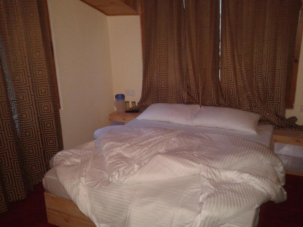 Hotel Surya Plaza New Delhi Buitenkant foto