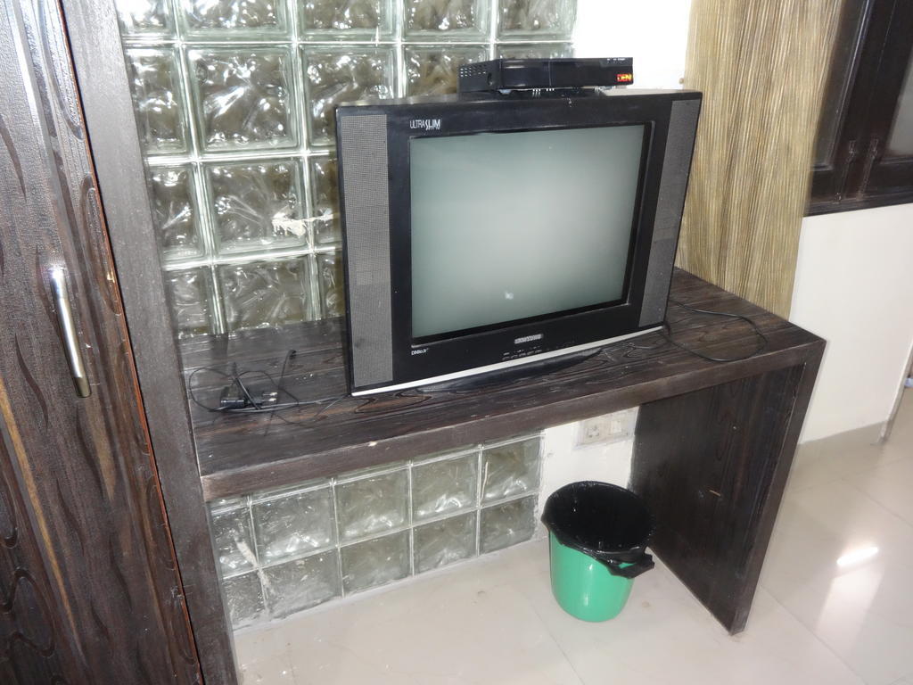 Hotel Surya Plaza New Delhi Kamer foto