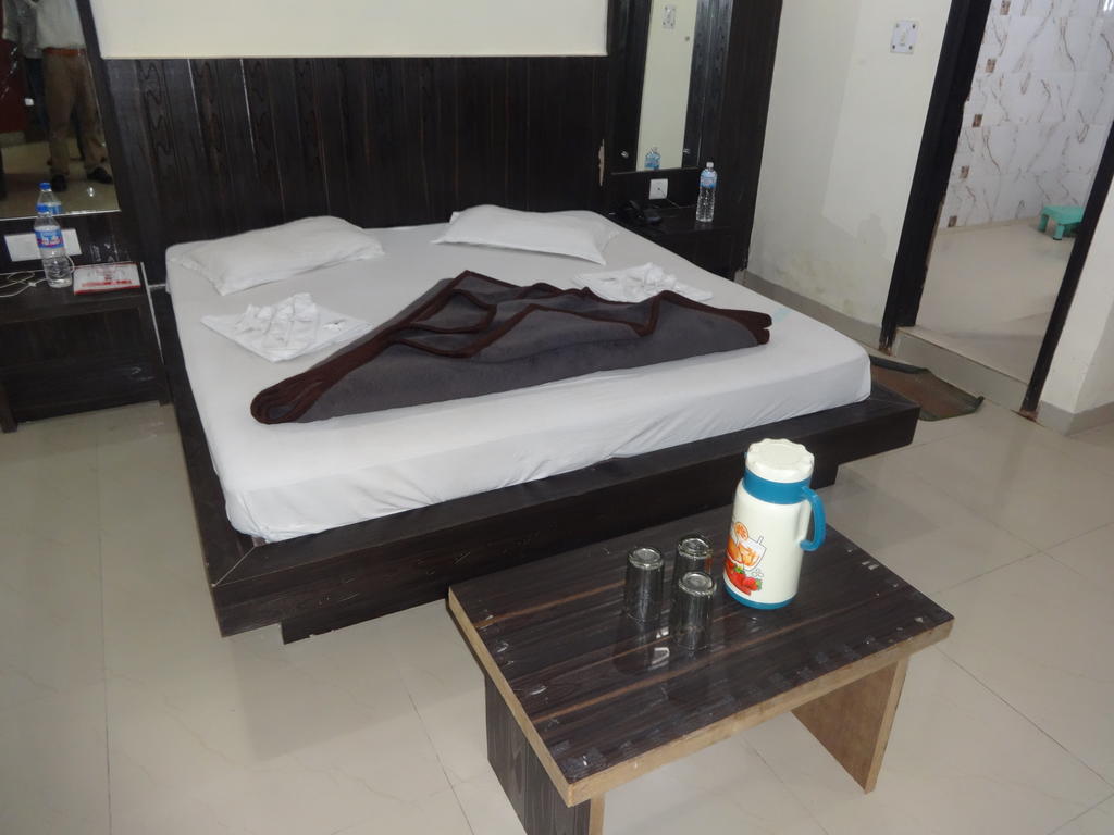 Hotel Surya Plaza New Delhi Kamer foto