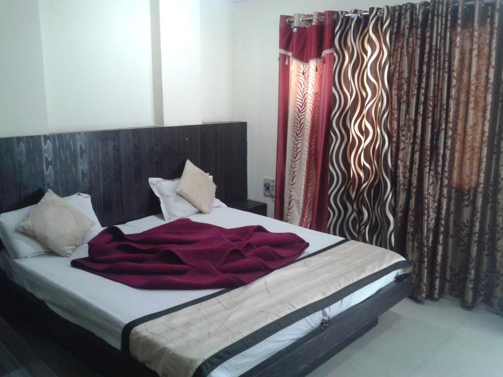 Hotel Surya Plaza New Delhi Buitenkant foto