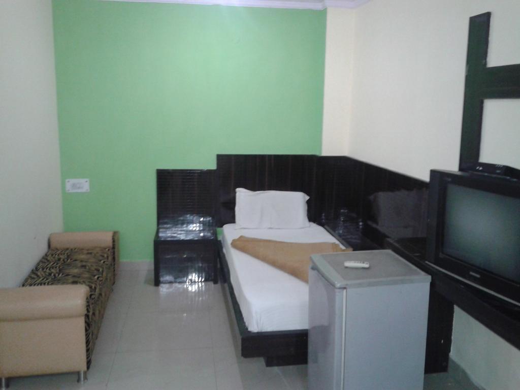 Hotel Surya Plaza New Delhi Buitenkant foto
